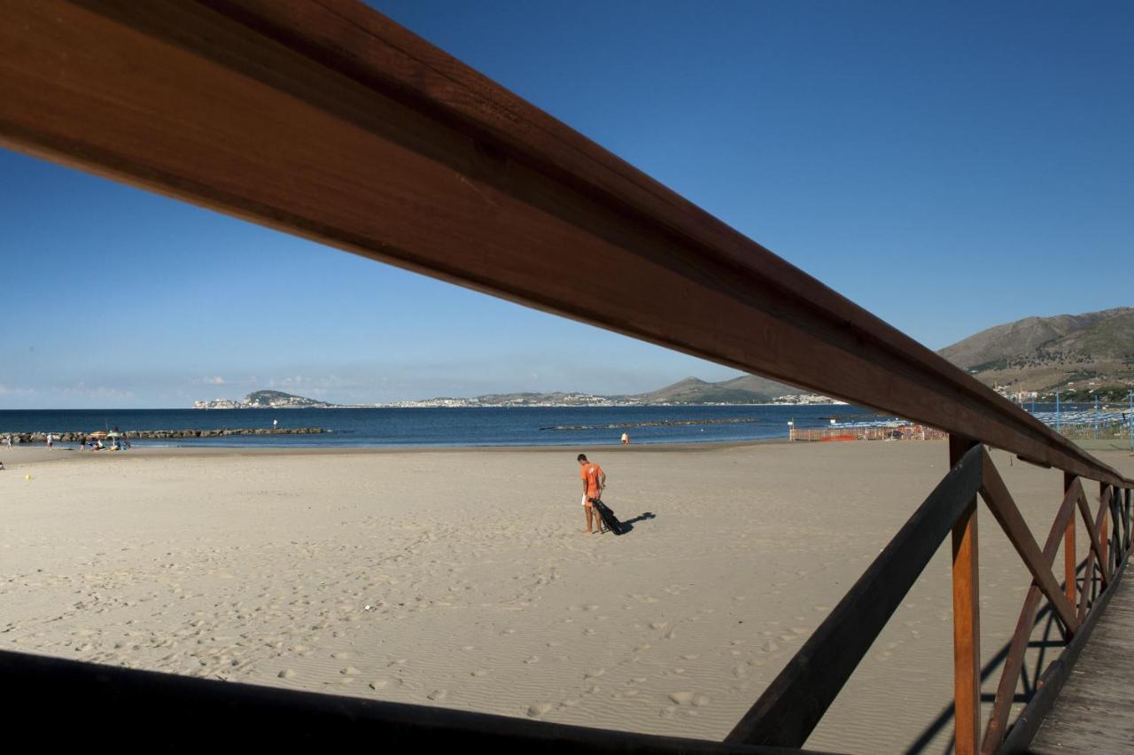 Livingapple Beach Минтурно Экстерьер фото